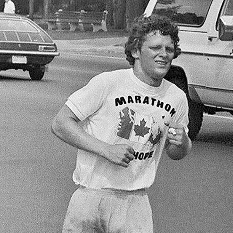 Terry Fox podczas biegu w Toronto, 12 lipca 1980 r.