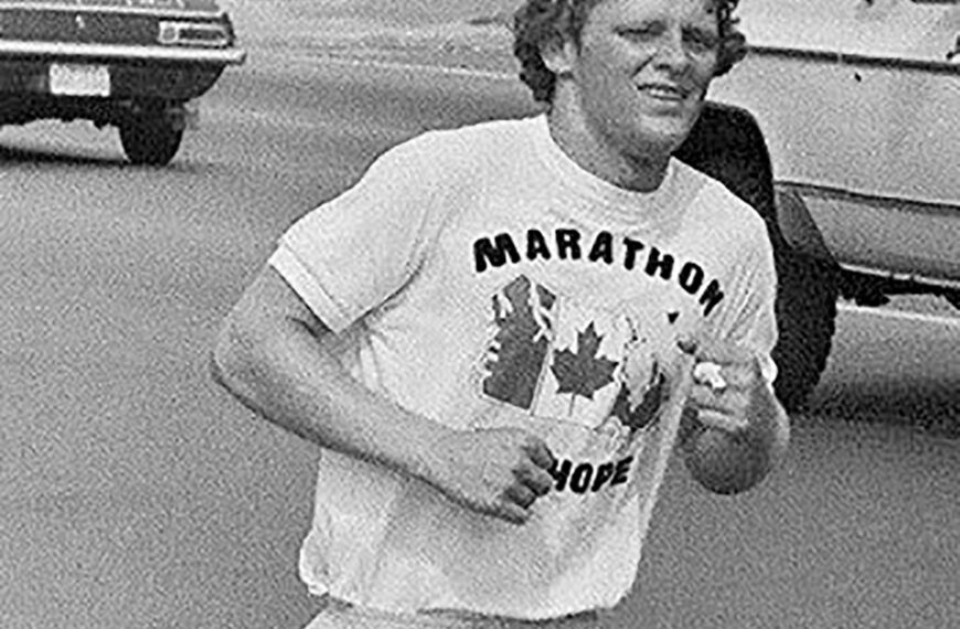 Terry Fox podczas biegu w Toronto, 12 lipca 1980 r.