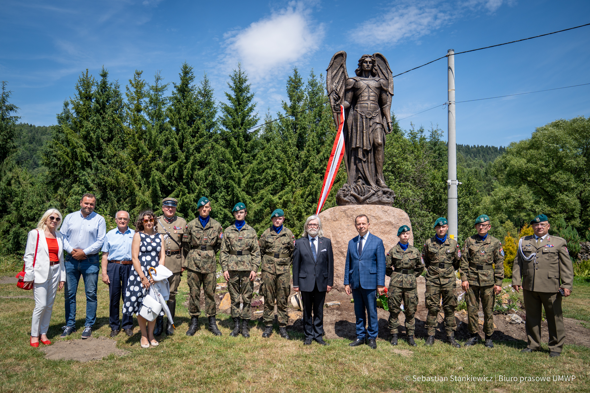Pomnik św. Michała Archanioła w Ustrzykach Dolnych-Jasieniu